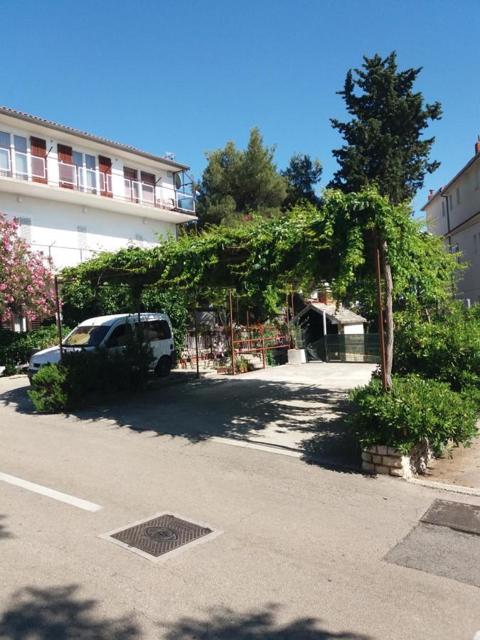 Apartment Viktoria Примоштен Экстерьер фото