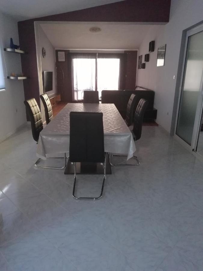 Apartment Viktoria Примоштен Экстерьер фото