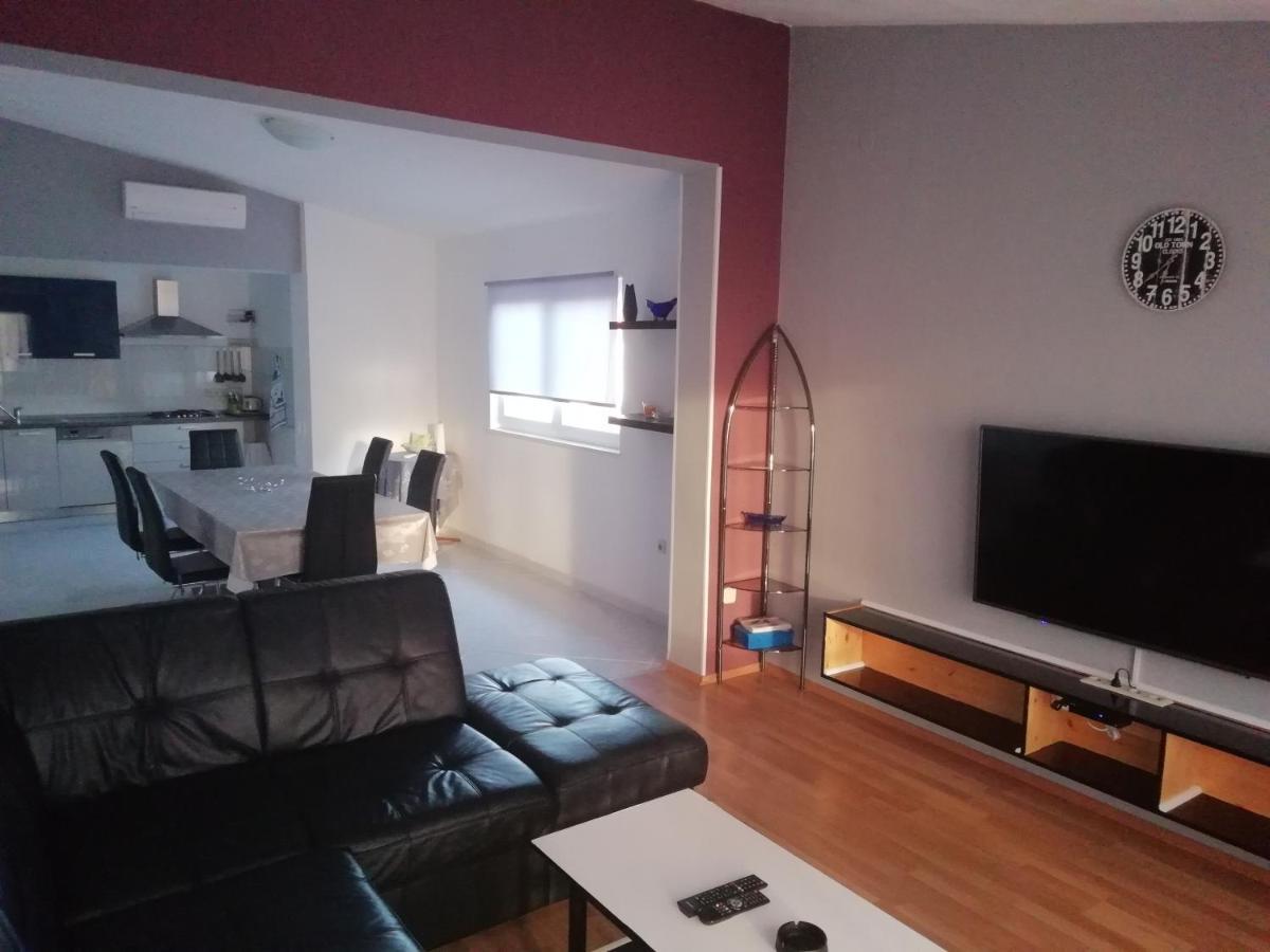 Apartment Viktoria Примоштен Экстерьер фото