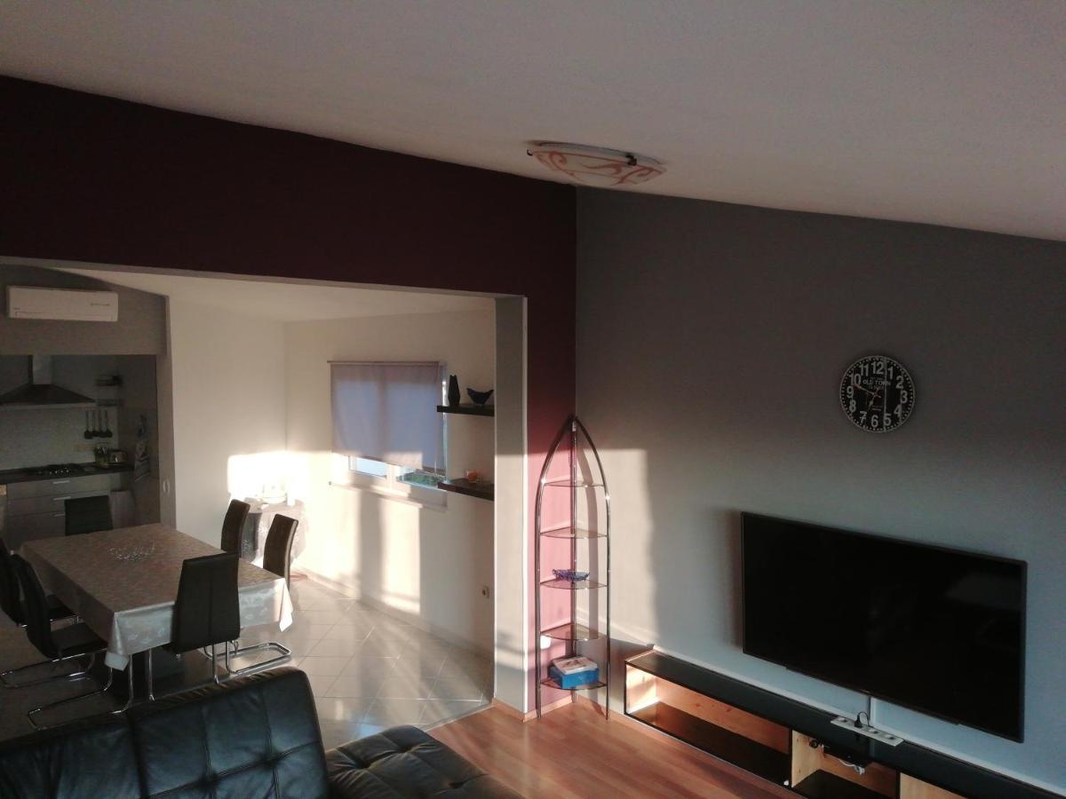 Apartment Viktoria Примоштен Экстерьер фото