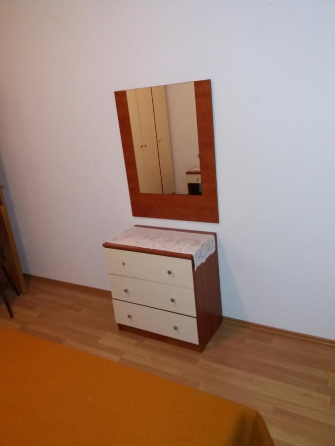Apartment Viktoria Примоштен Экстерьер фото