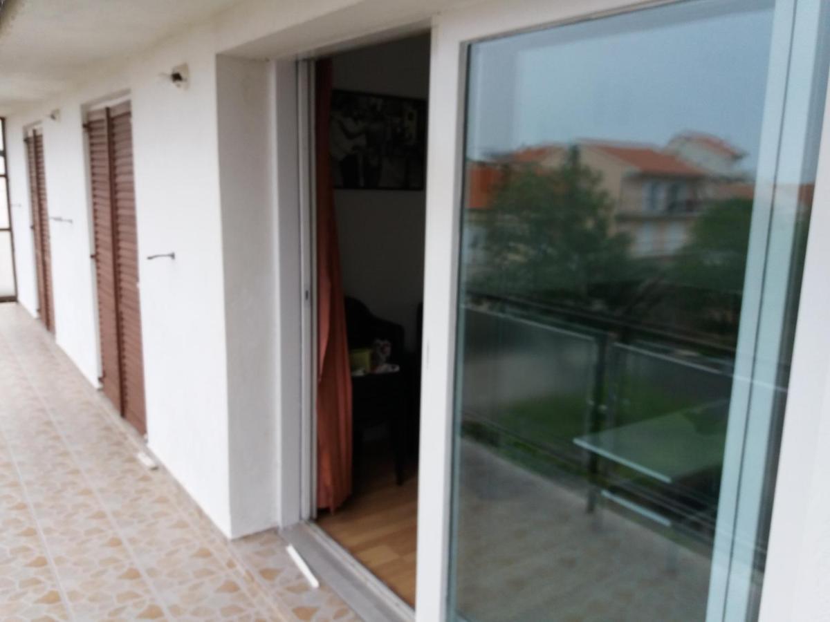 Apartment Viktoria Примоштен Экстерьер фото