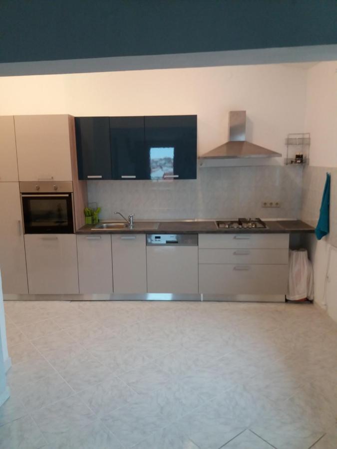 Apartment Viktoria Примоштен Экстерьер фото