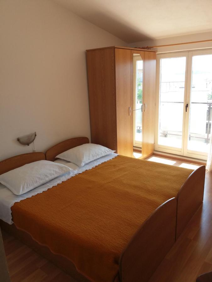 Apartment Viktoria Примоштен Экстерьер фото