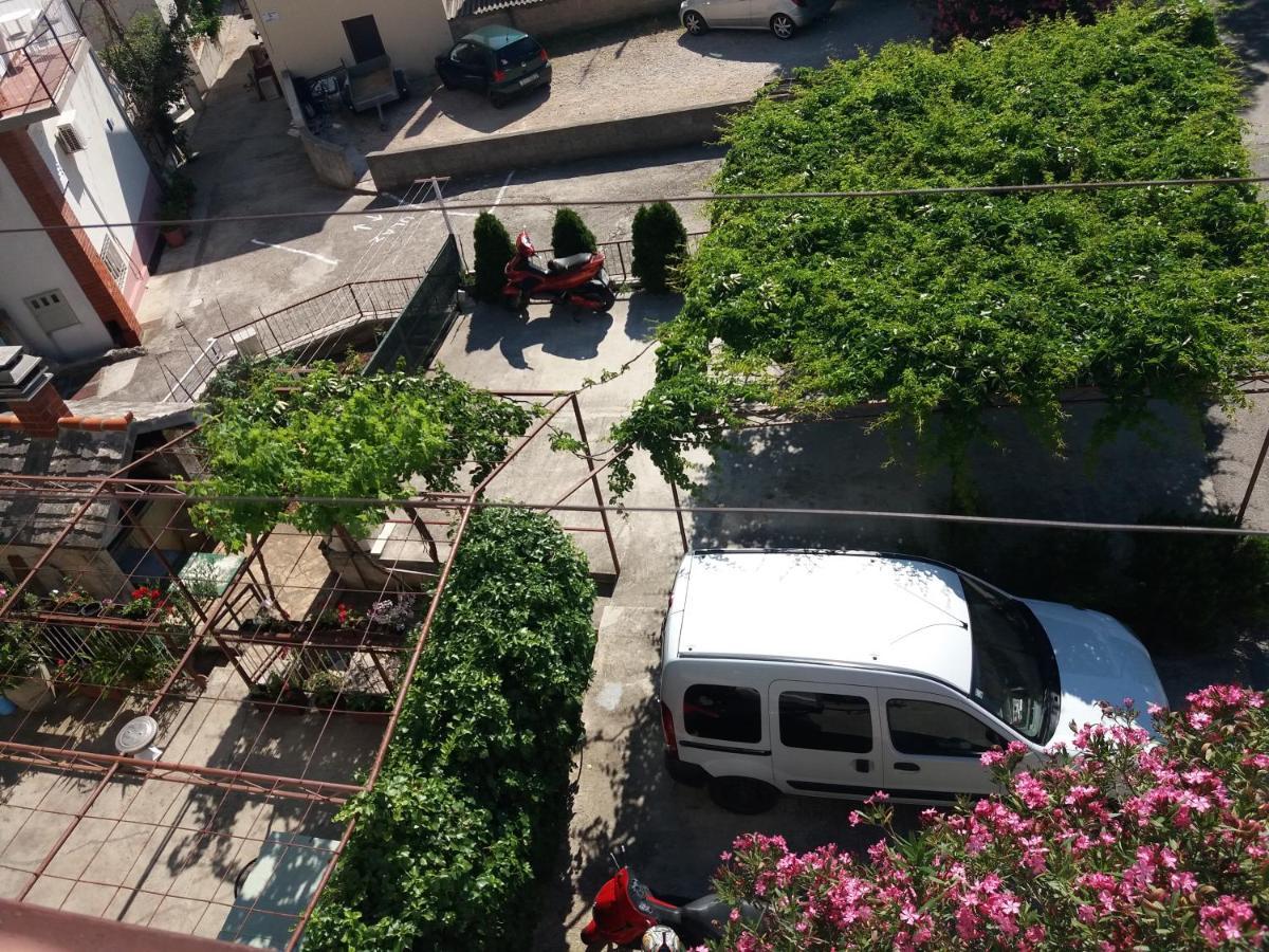 Apartment Viktoria Примоштен Экстерьер фото
