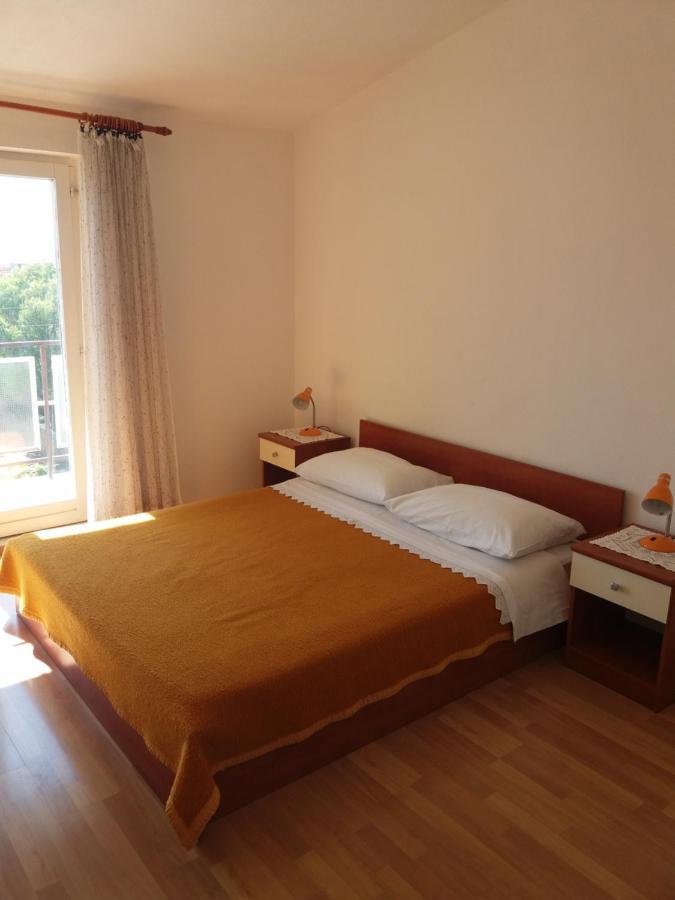 Apartment Viktoria Примоштен Экстерьер фото