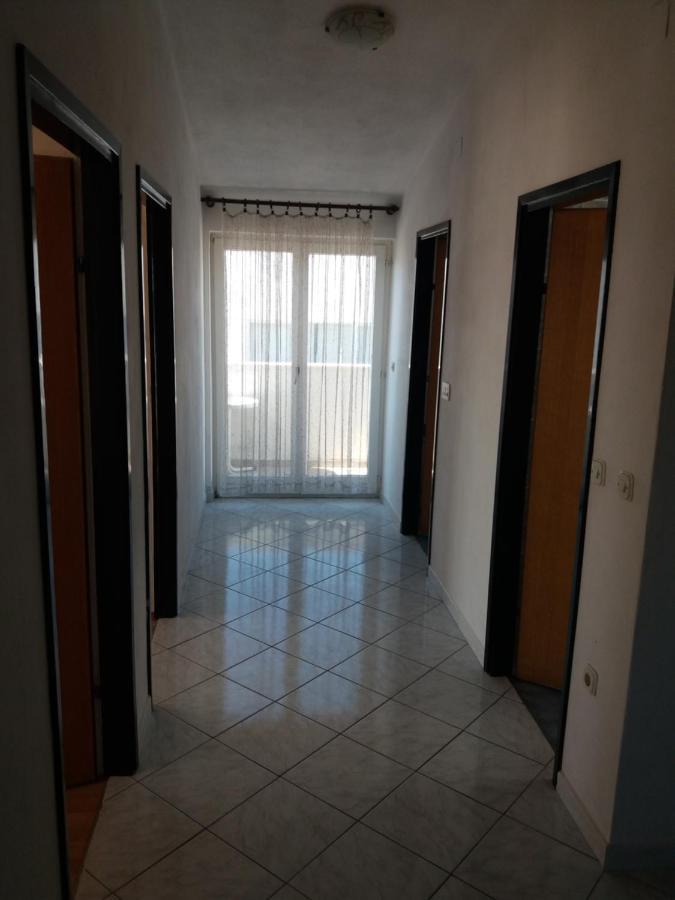 Apartment Viktoria Примоштен Экстерьер фото