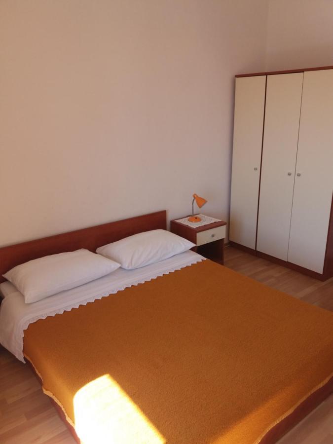 Apartment Viktoria Примоштен Экстерьер фото