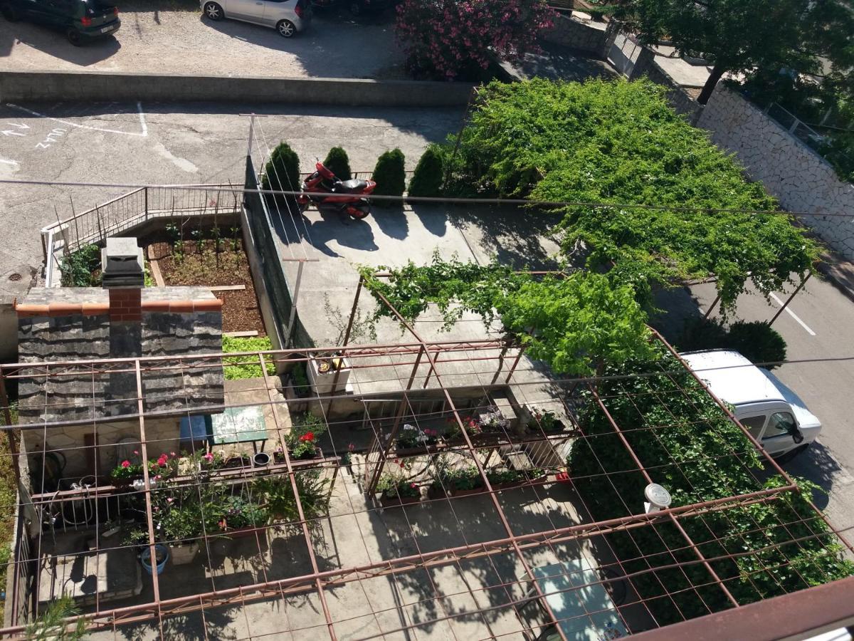 Apartment Viktoria Примоштен Экстерьер фото